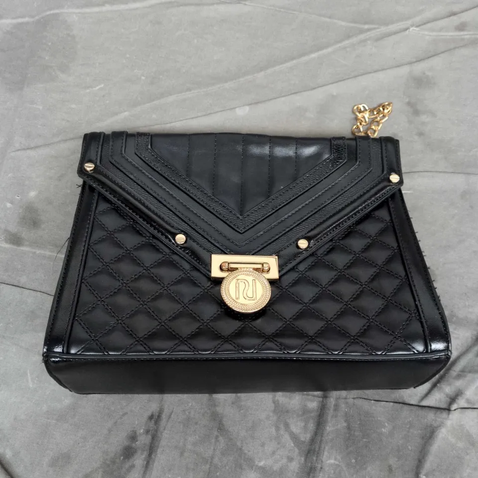 BLACK QUILTED CHAIN-STRAP CLUTCH BAG WITH GOLD-TONE HARDWARE