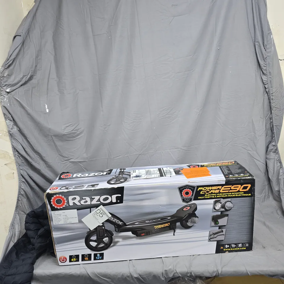 BOXED RAZOR POWERCORE E90 ELECTRIC SCOOTER IN BLACK - COLLECTION ONLY