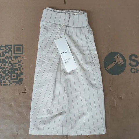 OYSHO SHORTS IN BEIGE SIZE SMALL