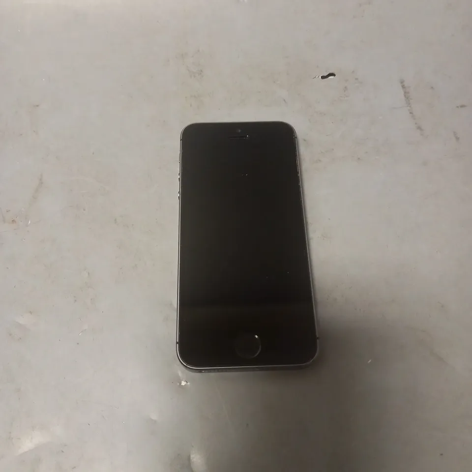 APPLE IPHONE 5S IN BLACK/SILVER