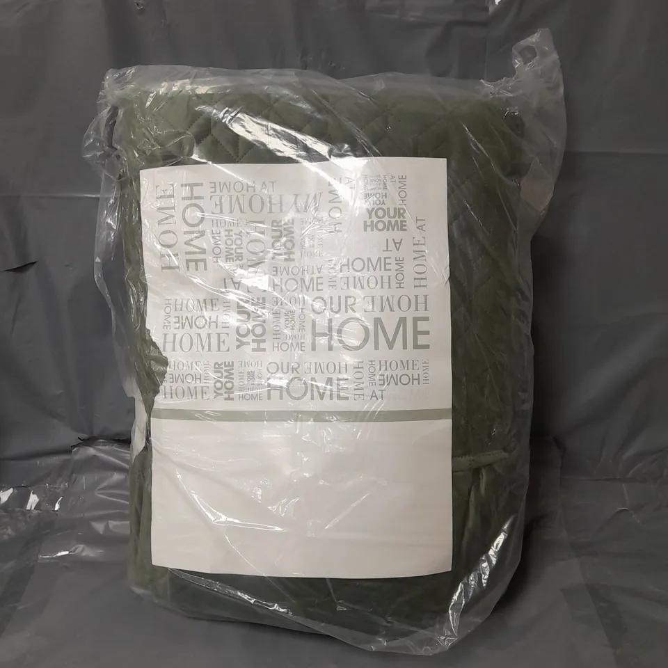 VELVET EMBROIDERED ESME DUVET COVER SET - GREEN SUPER KING SIZE