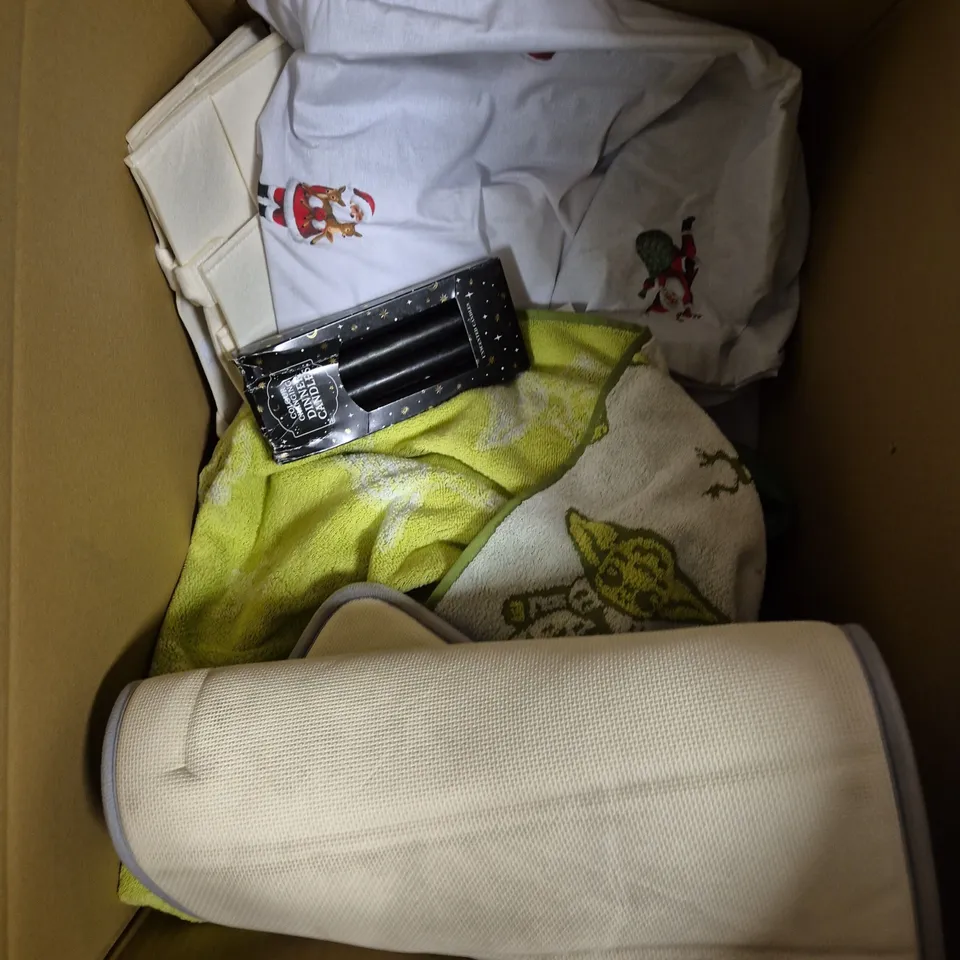 APPROXIMATELY 10 ASSORTED HOUSEHOLD PRODUCTS TO INCLUDE DUVET SETS, STORAGE BOXES, THROWS ETC 