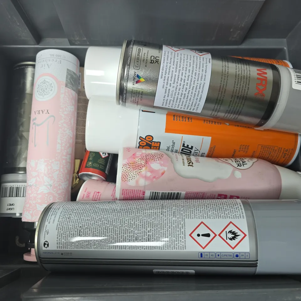 APPROXIMATELY 12 ASSORTED AEROSOLS TO INCLUDE WRX SPRAY PAINT, DOVE MEN CARE, IMPERIAL LEATHER FOAMBURST, ETC - COLLECTION ONLY