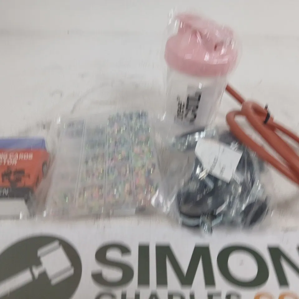 APPROXIMATELY 15 ASSORTED HOUSEHOLD PRODUCTS TO INCLUDE CARD PROTECTORS , MINI DIAMONDS AND WATER BOTTLE 