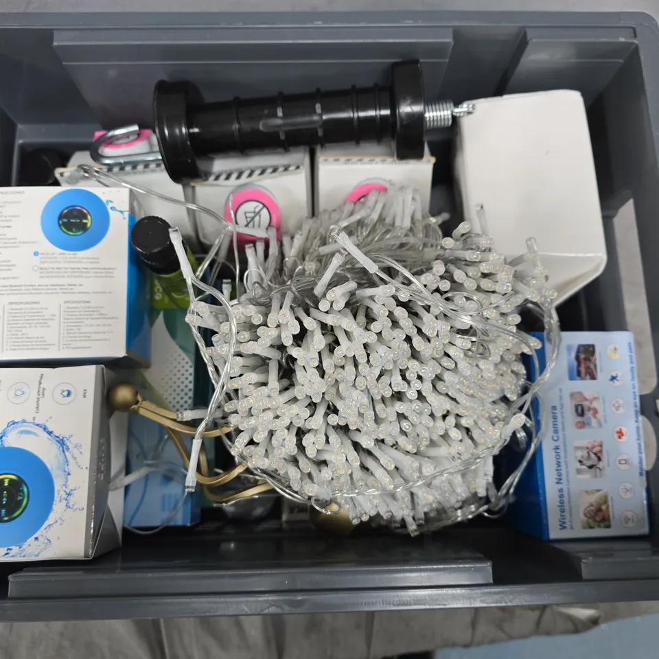 APPROXIMATELY 15 ASSORTED HOUSEHOLD ITEMS TO INCLUDE DISSOLVE-ABLE SHEETS, STRING LIGHTS, TITLEIST GOLD BALLS, ETC