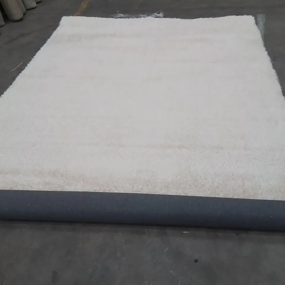 QUALITY BAGGED DESIGNER AREA RUG - APPROXIMATELY 290X200CM