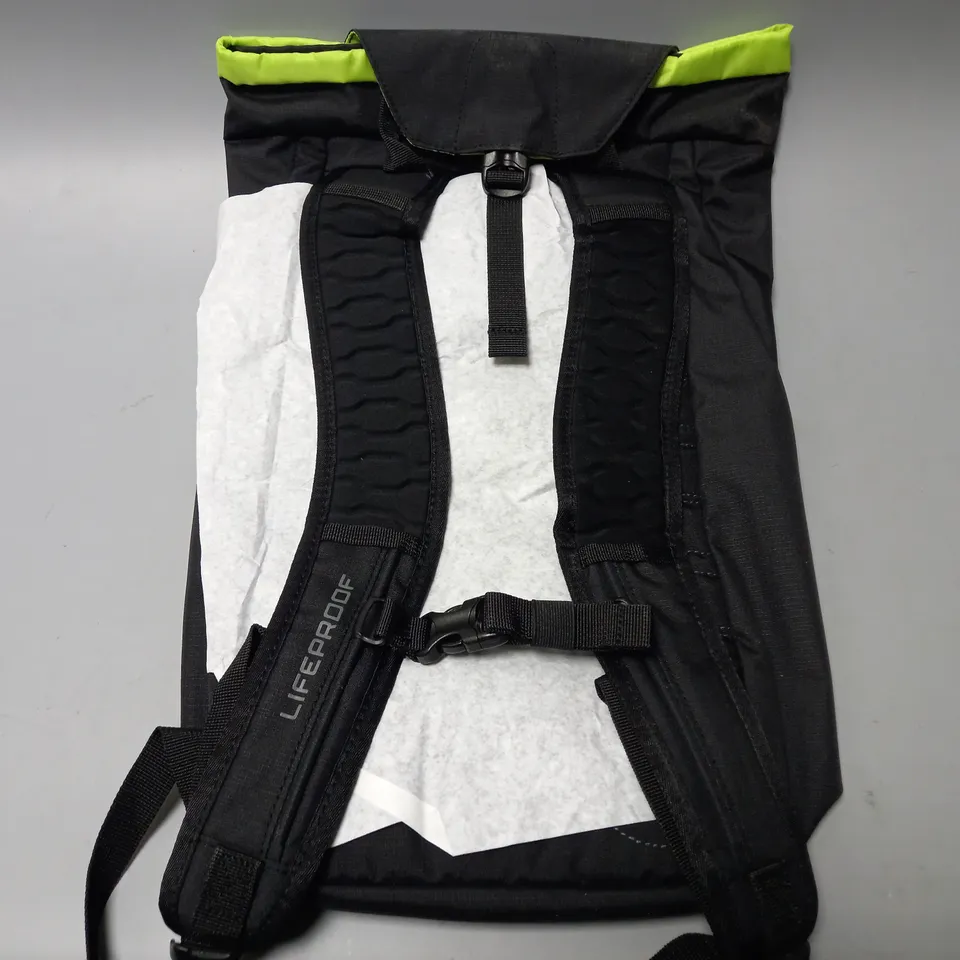LIFEPROOF 18L STEALTH QUITO WEATHERRESISTANT WATERREPELLENT BACKPACK BLACK/GREY