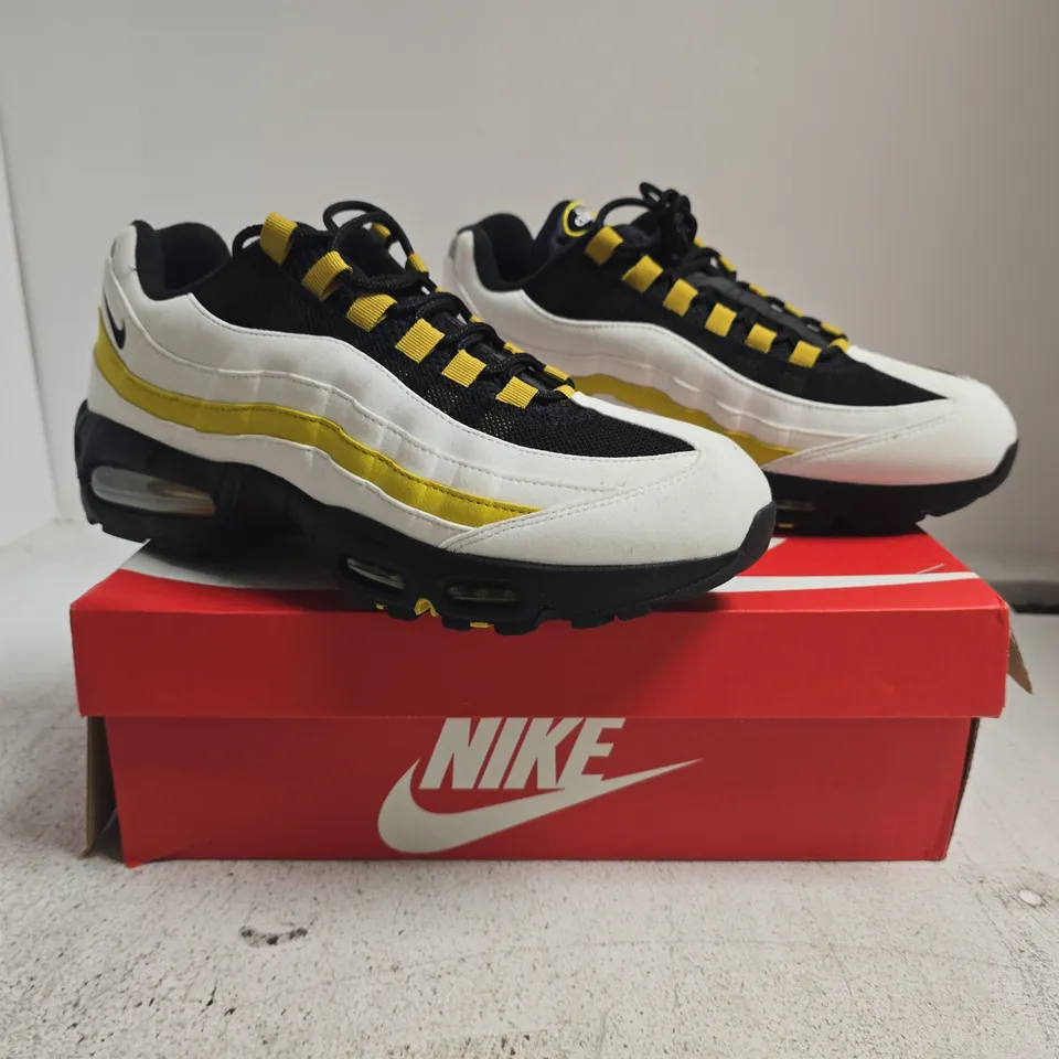 BOXED PAIR OF NIKE AIR MAX 95 BIG BUBBLE TRAINERS IN WHITE/SAFFRON/BLACK SIZE UK 9