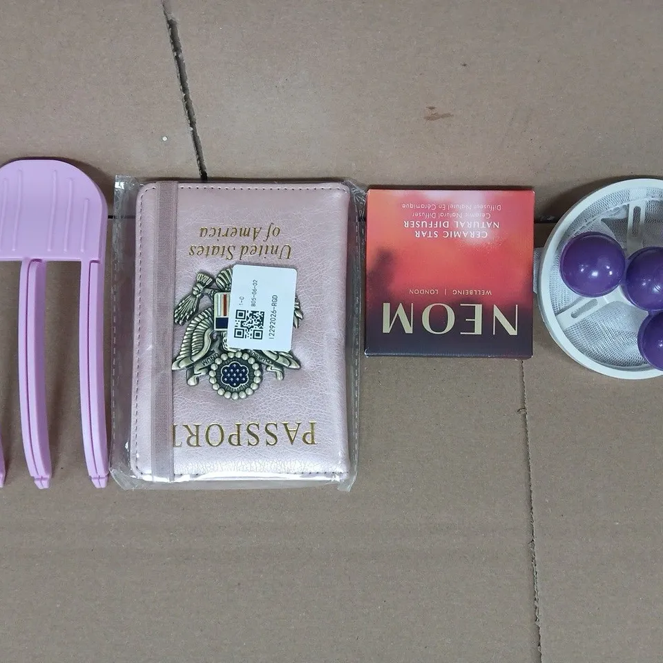 APPROXIMATELY 8 ASSORTED HOUSEHOLD ITEMS TO INCLUDE NEOM DIFFUSER, USA PASSPORT, ETC