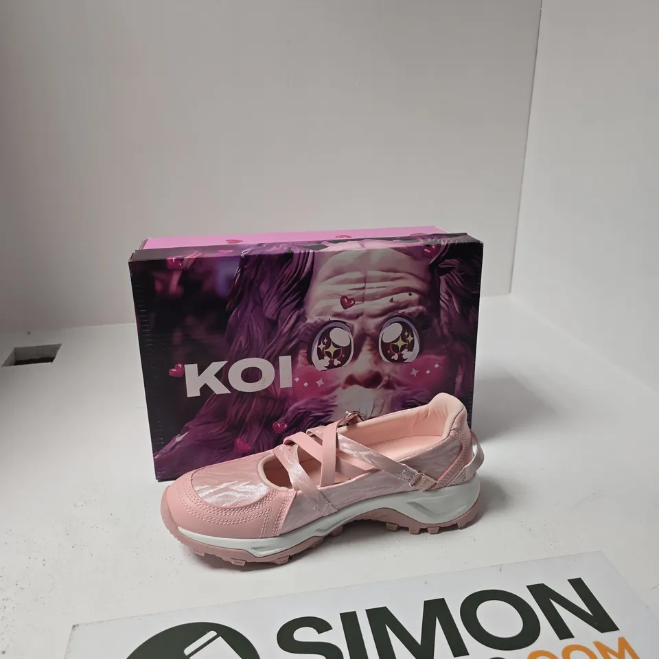 BOXED KOI KYUBI SHIMMERING HIKING MARY JANES IN PINK - UK 6