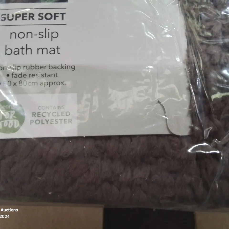 PALLET CONTAINING APPROXIMATELY 146 BRAND NEW SUPER SOFT NON-SLIP BATH MATS -BROWN
