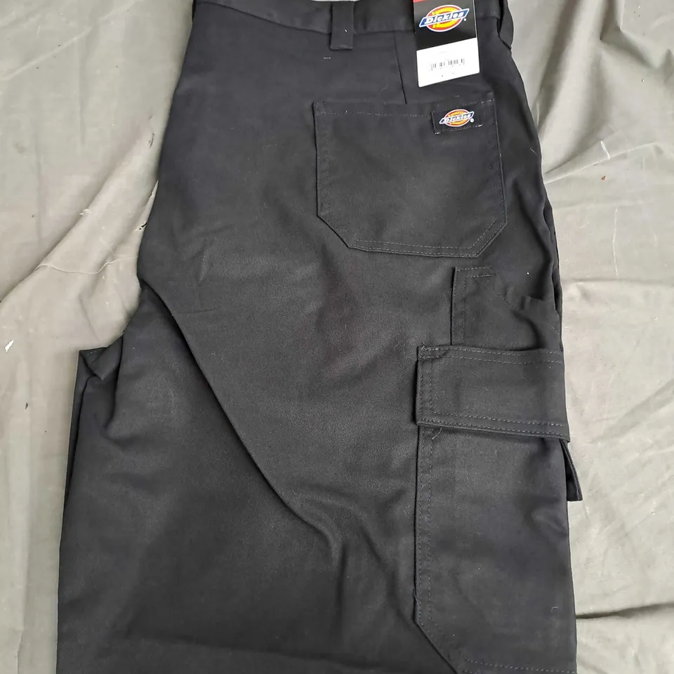 DICKIES CARGO SHORTS BLACK SIZE 42