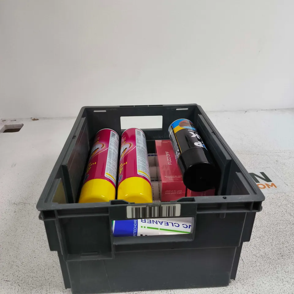 TOTE OF APPROXIMATELY 10 ASSORTED AEROSOL ITEMS TO INCLUDE STOP THAT LEAK, UPVC CLEANER, FLEA SPRAY ETC