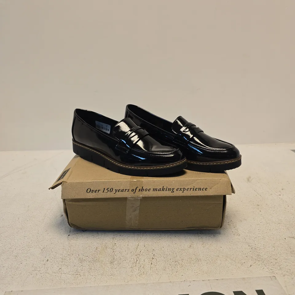 CUSHION WALK BLACK PATENT LOAFERS – UK 7 (STYLE 12102)