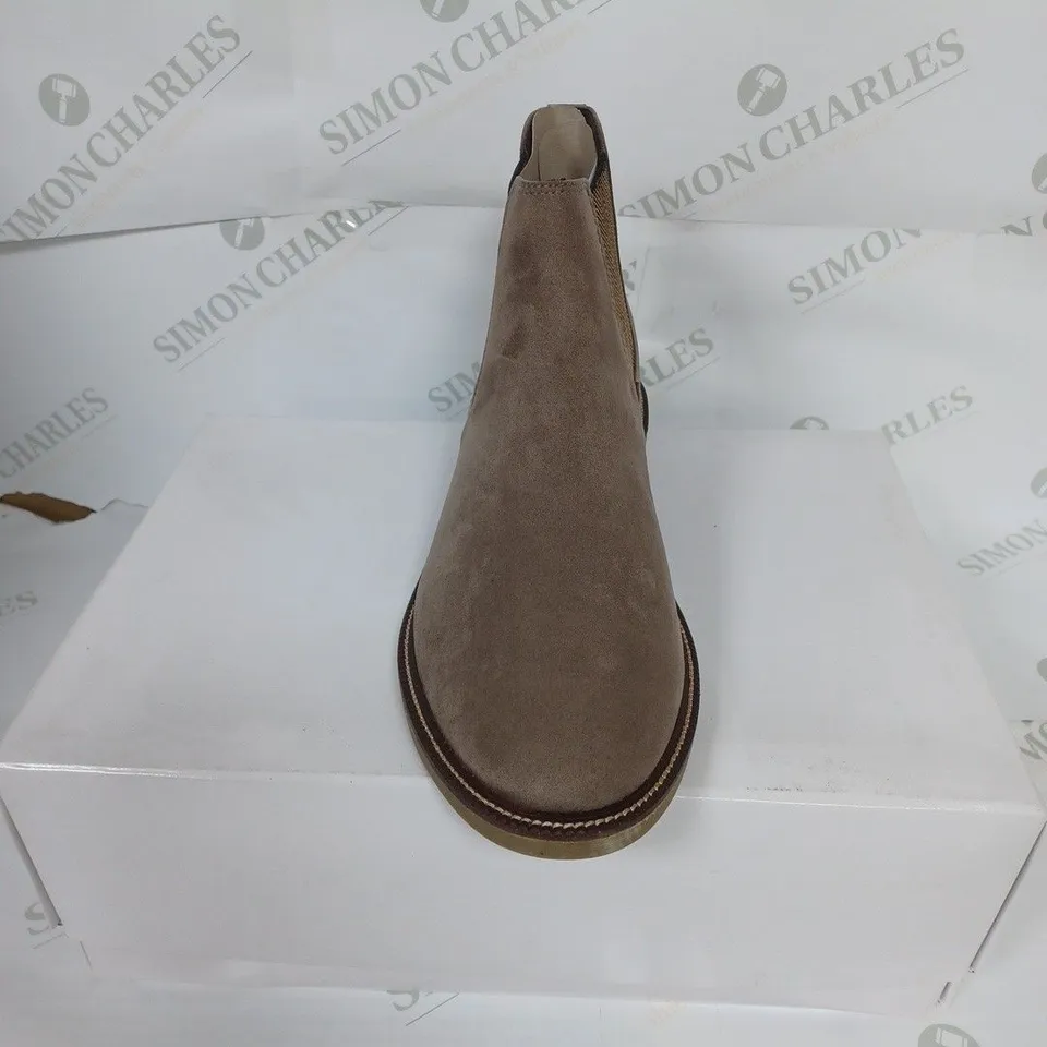 BOXED MENS MARSH MICROSUEDE SHOES IN BIEGE - SIZE 10