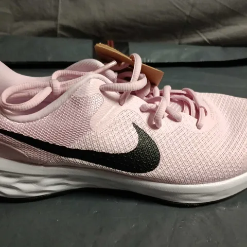 NIKE WOMEN'S PINK RUNNING SHOES WITH BLACK SWOOSH - UK SIZE 5.5