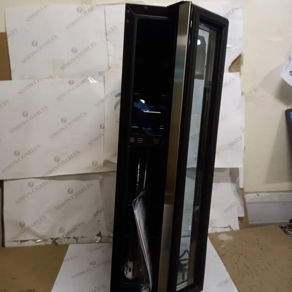 CDA 7 BOTTLE CAPACITY SINGLE ZONE FREESTANDING UNDER COUNTER WINE COOLER - STAINLESS STEEL