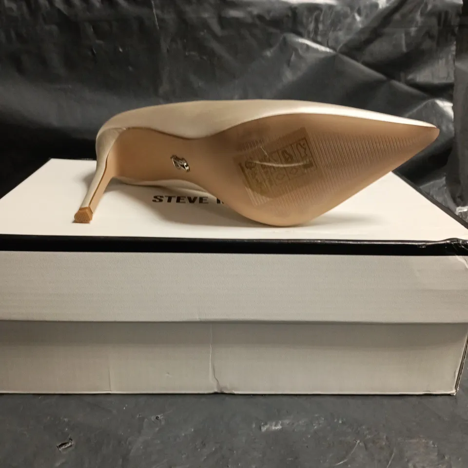 STEVE MADDEN WOMEN'S IVORY POINTED-TOE HIGH HEEL PUMPS SIZE 3