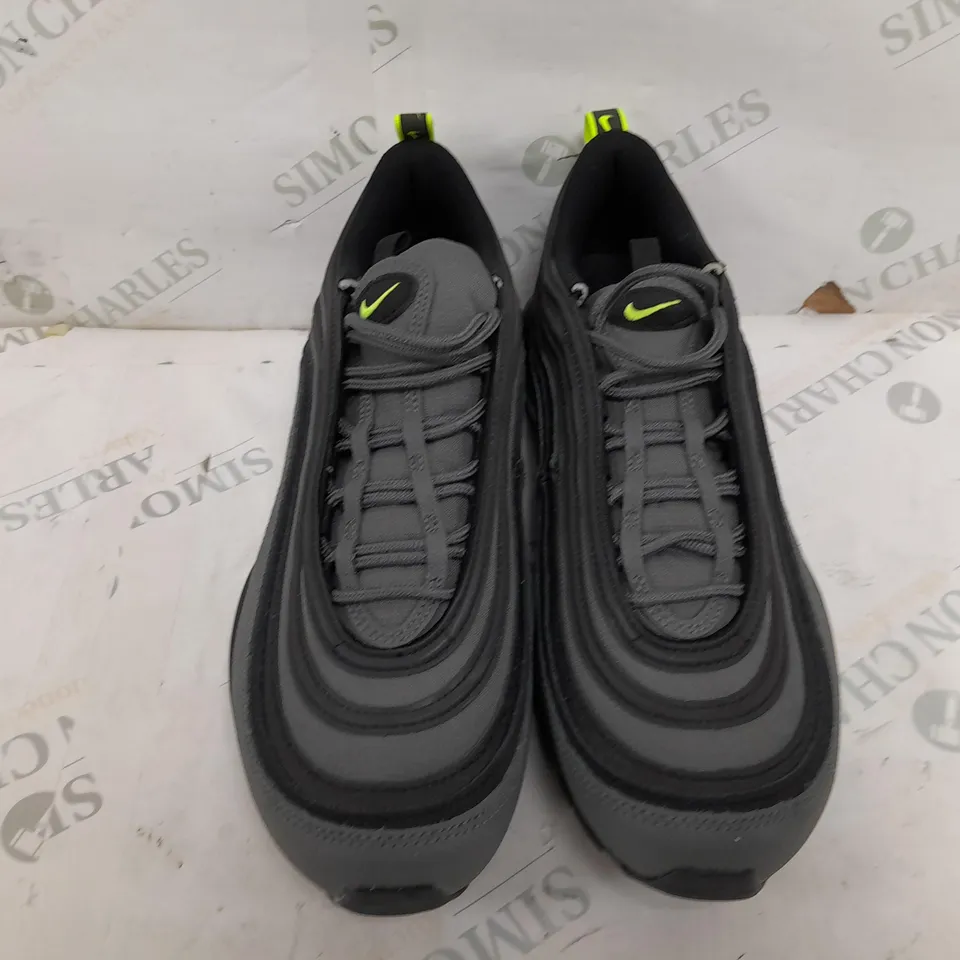 PAIR OF NIKE AIRMAX 95 SHOES IN BLACK/GREY/GREEN - UK 10