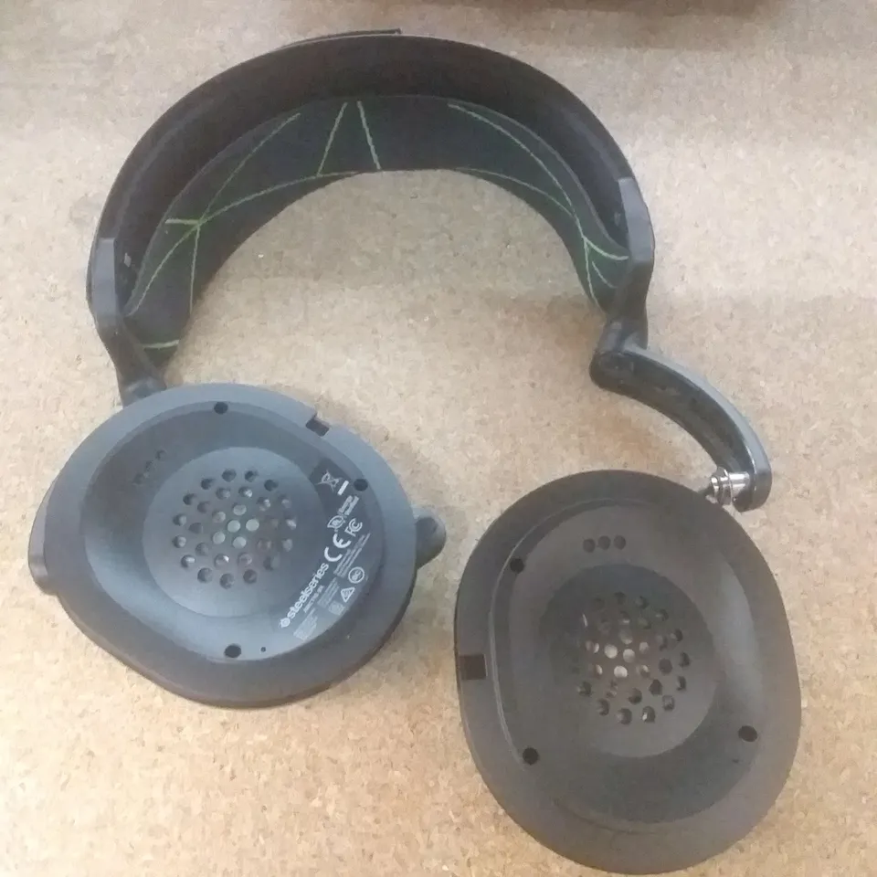 BOXED STEEL SERIES ARCTIS 9X WIRELESS HEADSET 