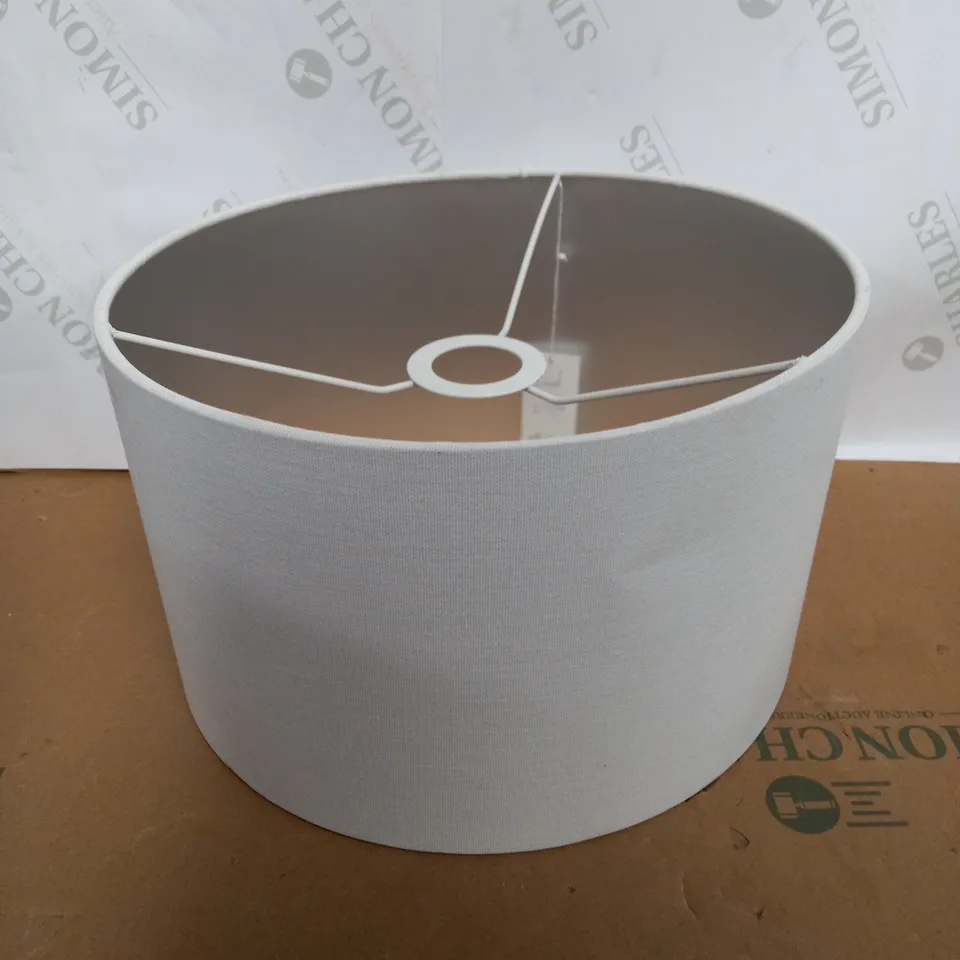 DAR WHITE TEXTURED ROUND LAMP SHADE 
