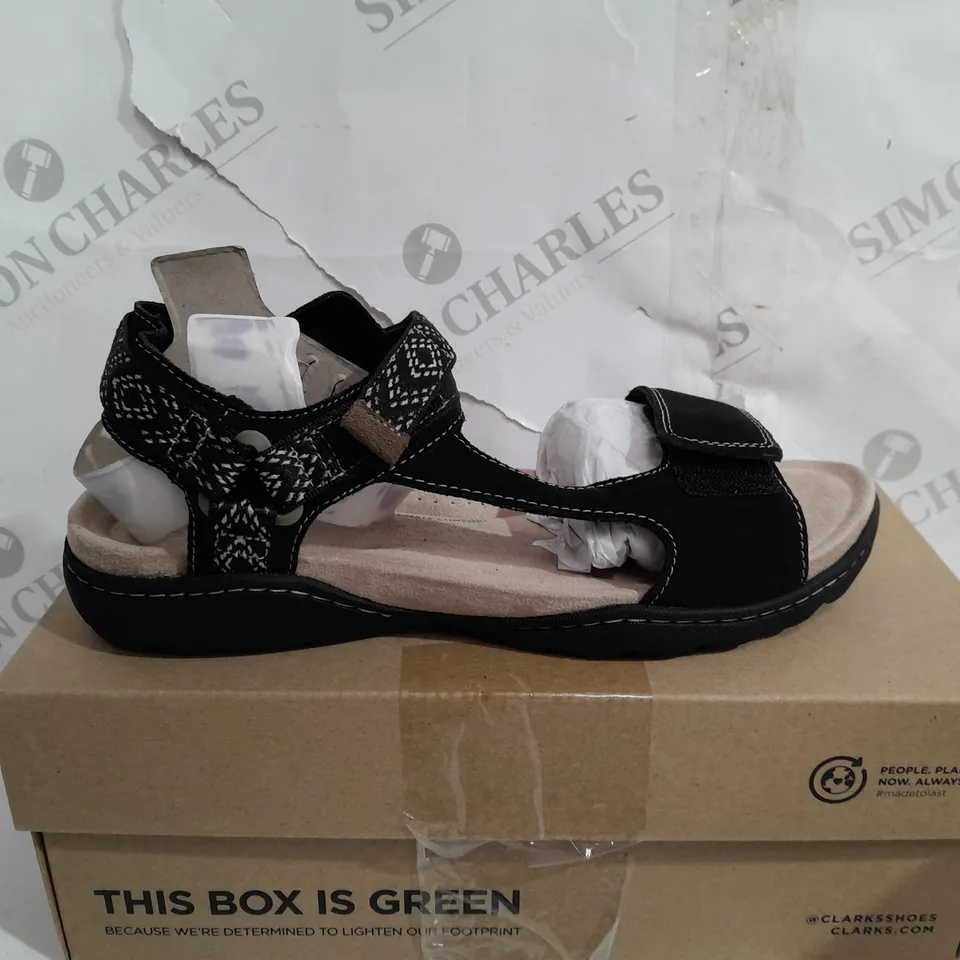 BOXED CLARKS AMANDA STEP IN SANDALS - UK 6