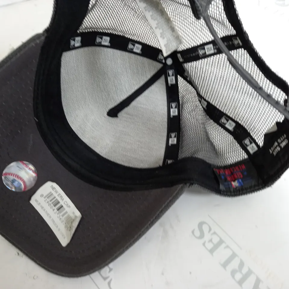 NEW ERA MLB HEATHER TRUCKER CAP - ONE SIZE