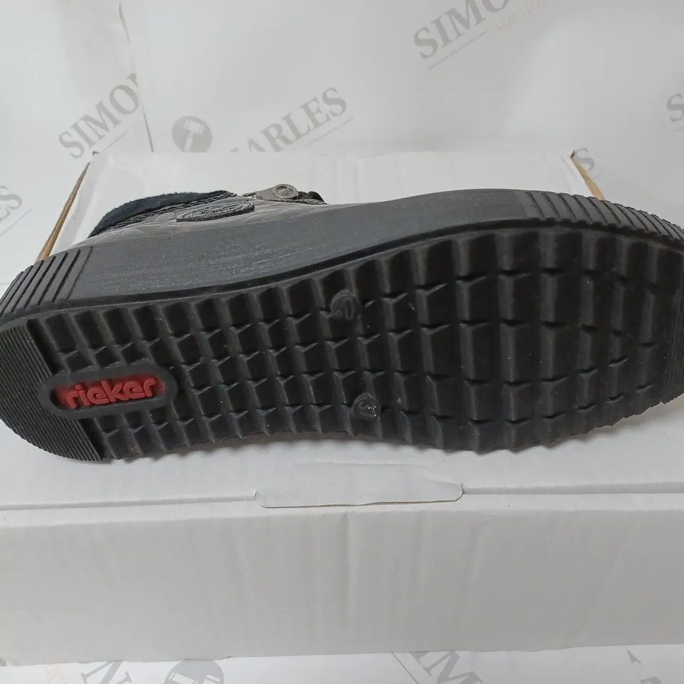 PAIR OF RIEKER TRAINER BOOTS SIDE ZIP BLACK/MULTI SIZE 4