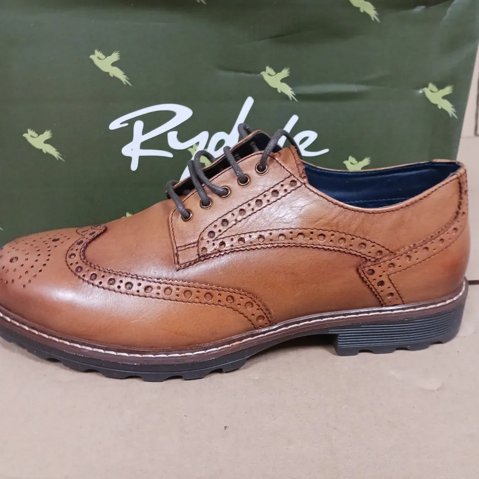 BOXED PAIR OF RYDALE MILLINGTON BROGUE MARKET BOOTS IN ELGIN TAN - 10