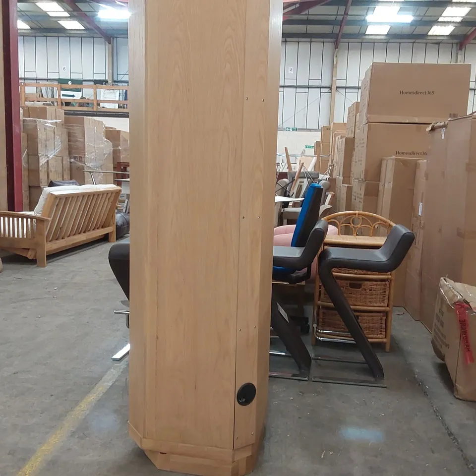 DESIGNER WOODEN LED DISPLAY CABINET WITH GLASS SHELVES AND 1 DOOR - MISSING FRONT PANE
