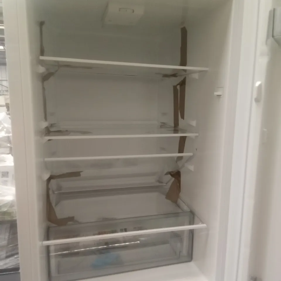SWAN TALL 50/50 FRIDGE FREEZER - WHITE