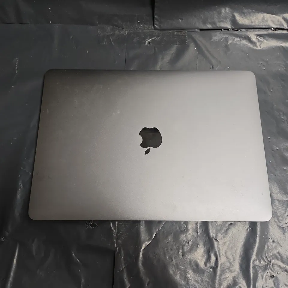 APPLE MACBOOK PRO (A1706)