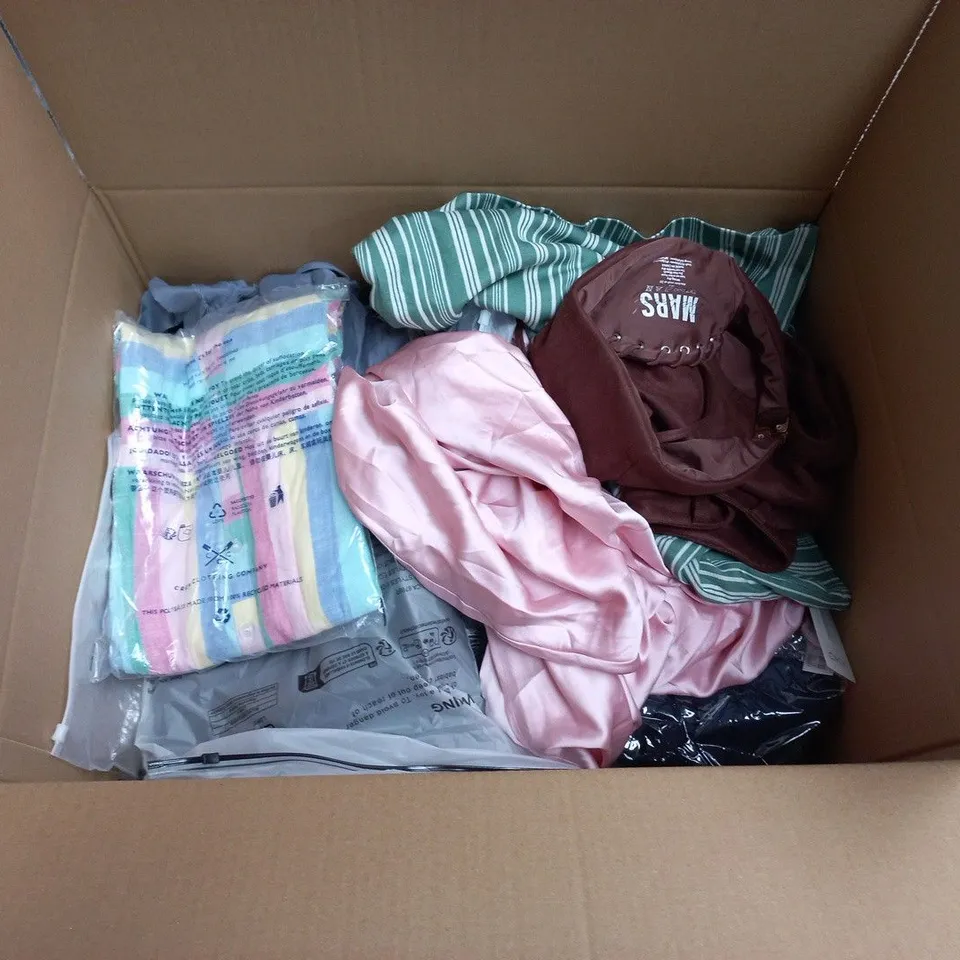LARGE QUANTITY OF ASSORTED CLOTHING ITEMS TO INCLUDE MOOSELOVER, CLUB CLASS AND PRIMARK