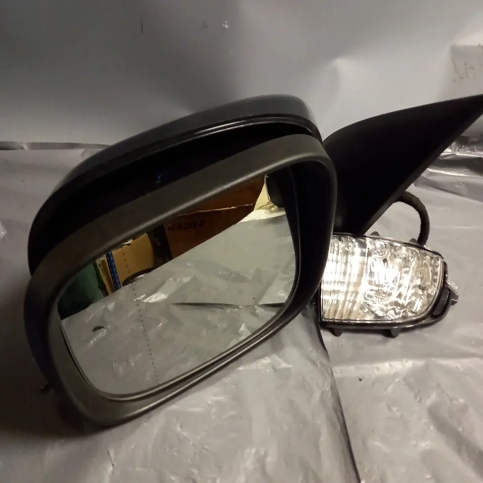 VOLVO WING MIRROR PARTS