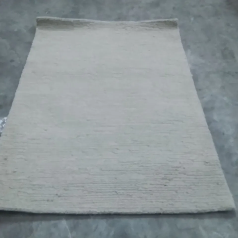 QUALITY DESIGNER AREA RUG - APPROXIMATELY 170X130CM