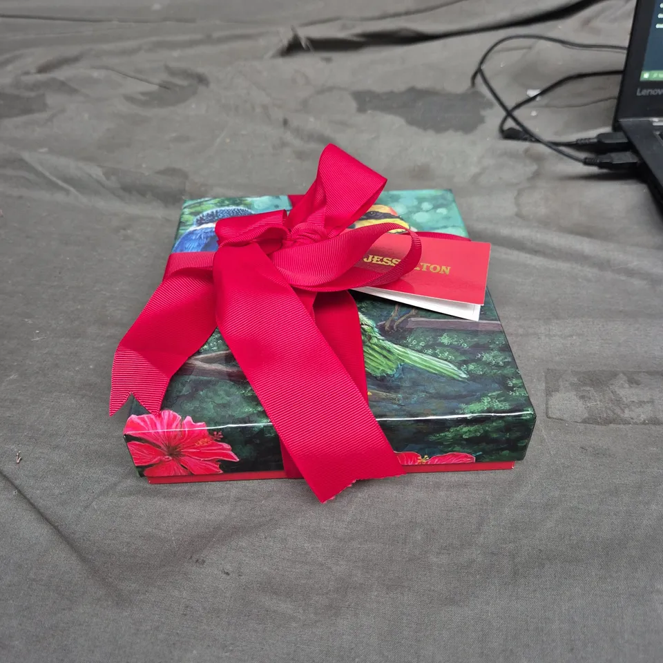 ASSORTED CRAFTS & STATIONERY LOT: GEL PEN SET, BIRD CARD BOXES & FLORAL CARD PACK (VERIFY)