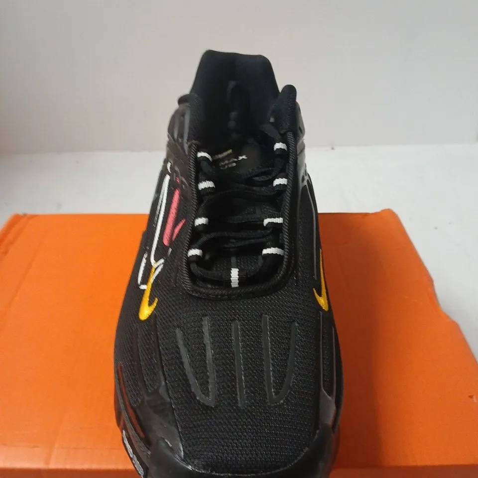 BOXED PAIR OF NIKE AIR MAX PLUS III – MEN'S UK 9