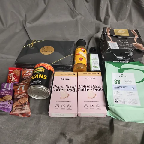 APPROXIMATELY 15 ASSORTED FOOD ITEMS TO INCLUDE - HOTEL CHOCOLAT DRINKING SELECTION BOX, GRIND DECAF COFFEE PODS, WOGAN DECAFFEINATED COFFEE BEANS, ETC - COLLECTION ONLY
