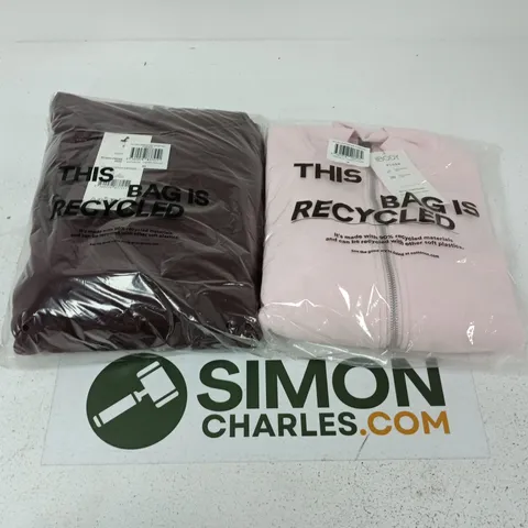 APPROXIMATELY 10 ASSORTED CLOTHING ITEMS IN VARIOUS SIZES, COLOURS & STYLES TO INCLUDE PREMIUM GRAPHIC HOODIE , PLUSH FITTED HOODIE