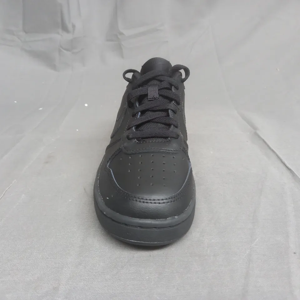 PAIR OF NIKE AIRFORCE IN BLACK SIZE UK 6