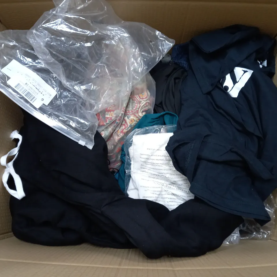 BOX OF APPROXIMATELY 25 ASSORTED CLOTHING ITEMS TO INCUDE - SOCKS , TOP , POLO SHIRT ETC