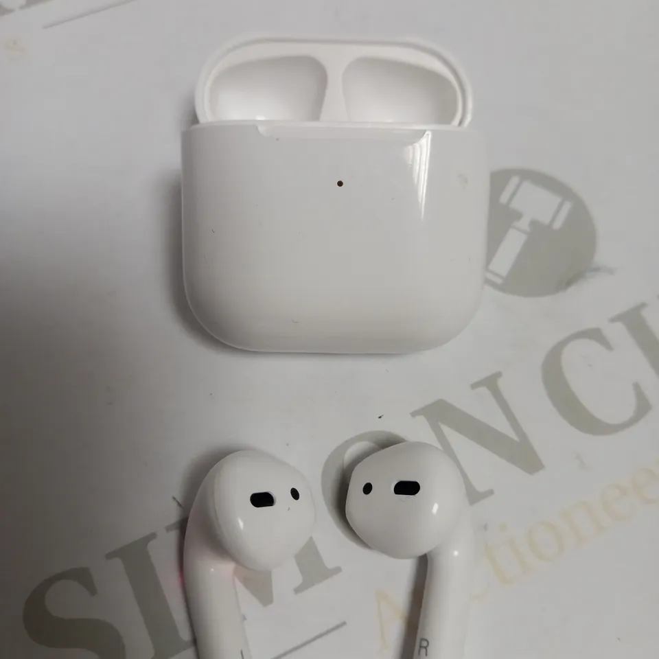 APPLE AIRPODS (2ND GENERATION)