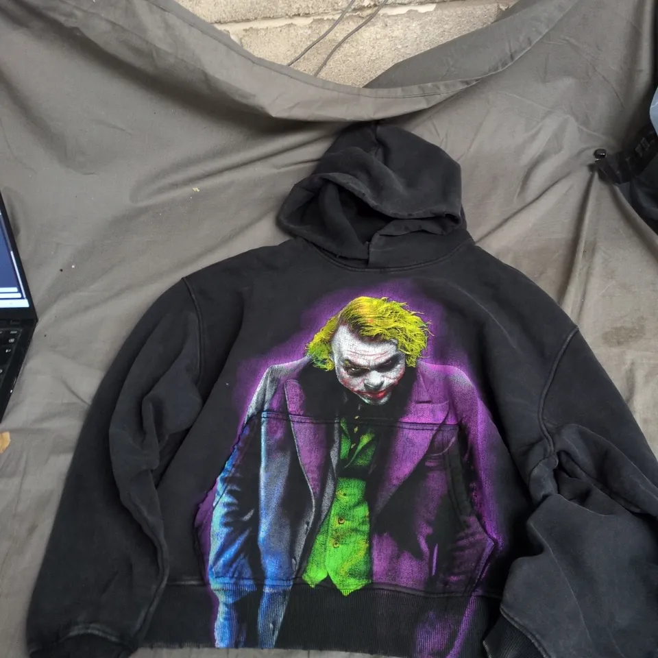 YOUNGLA BATMAN HOODIE – THE DARK KNIGHT TRILOGY GRAPHIC – MEDIUM