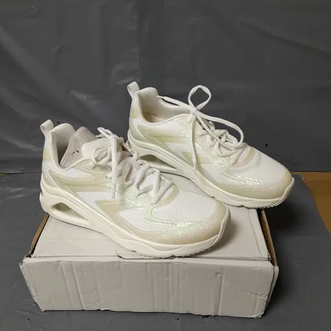 SKECHERS TRES AIR TRAINERS - WHITE - SIZE 6