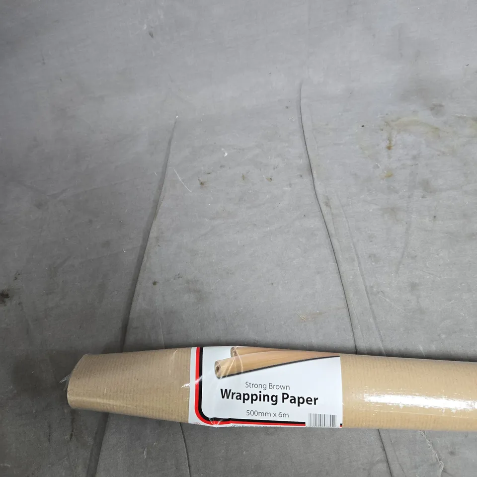 BOX OF APPROXIMATELY 15 ASSORTED ITEMS TO INCLUDE: NEWCASTLE BOTTLE AND BROWN WRAPPING PAPER