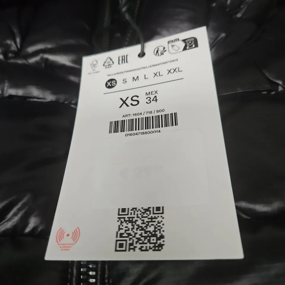 BERSHKA BLACK HOODED PUFFER JACKET – WOMEN'S XS (UK 6 / EU 34)