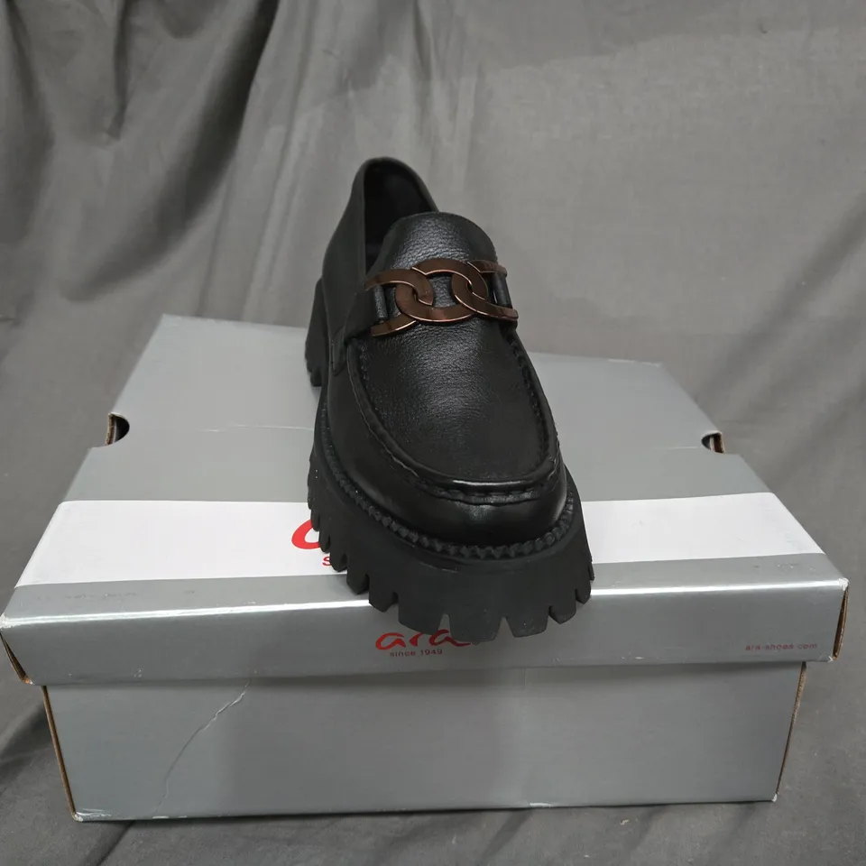 BOXED PAIR OF ARA AMSTERDAM LOAFERS IN BLACK WITH BROWN BUCKLE SIZE EU 41