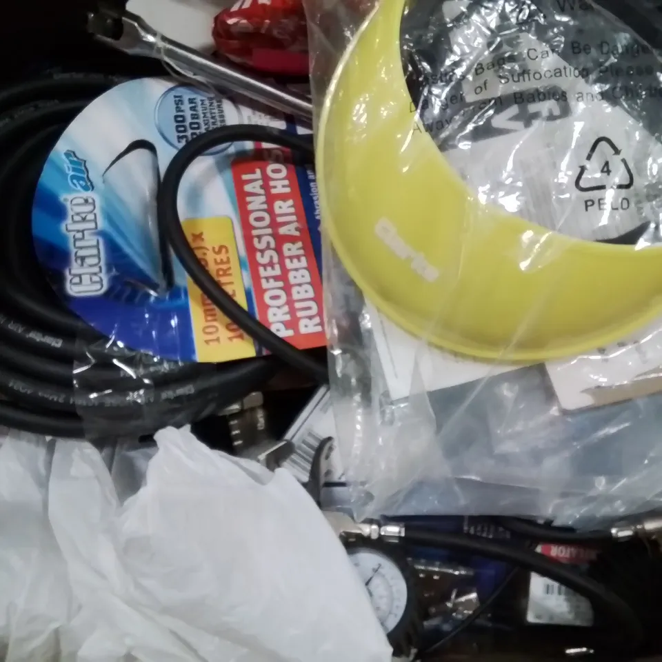 MIXED BOX OF TOOLS TO INCLUDE: NO.4 JACK PLANE, PROFESSIONAL RUBBER AIR HOSE, EXPENDABLE GARDEN HOSE, THREAD REPAIRING KIT ECT.