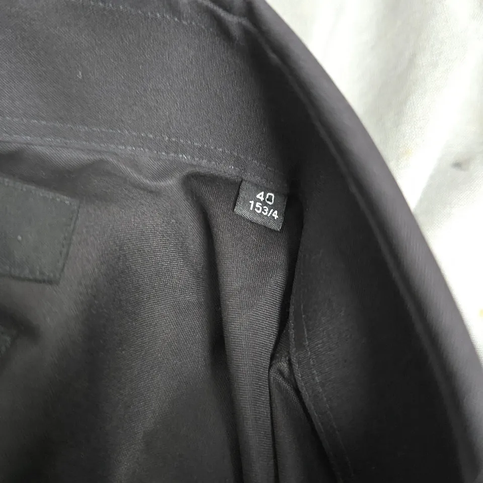 HUGO BOSS REGULAR FIT BLACK SHIRT – EASY IRON, UK 40 (NECK 15.75IN)