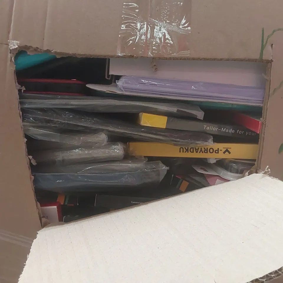PALLET CONTAINING A VERY LARGE QUANTITY OF ASSORTED PHONE AND TABLET CASES